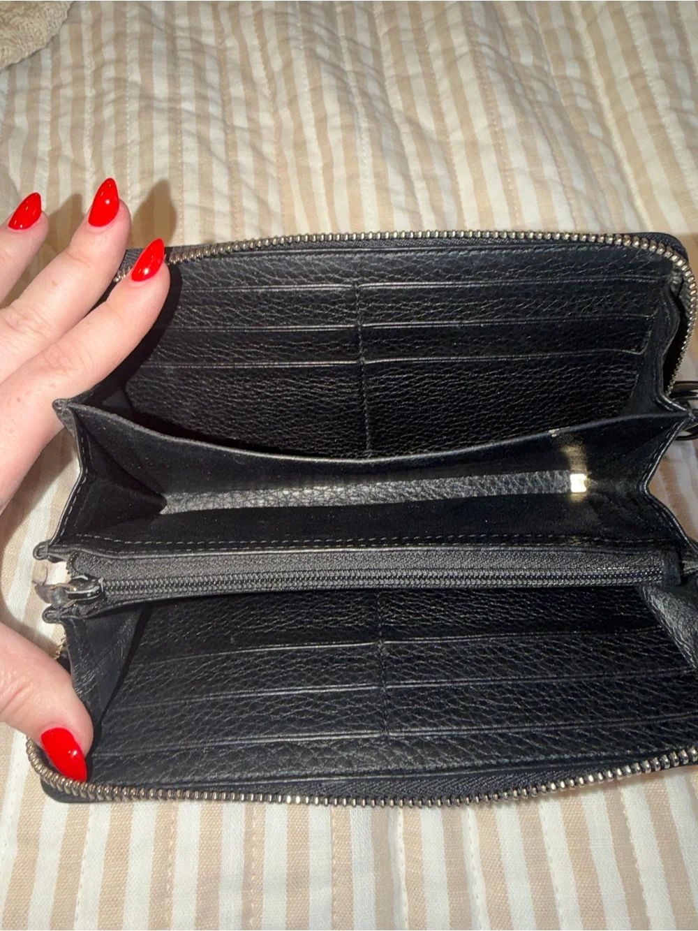Gucci Soho Zip-Around Wallet - Picture 3 of 5